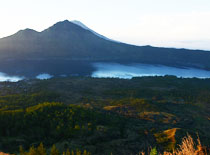 バトゥール山 山頂の景色