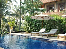 スイミングプール