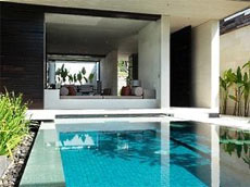 プールヴィラ　プール