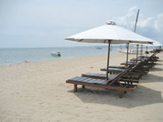 サヌールビーチ