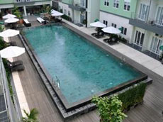 スイミングプール