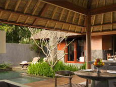 デラックス 室内