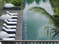 メインプール正面