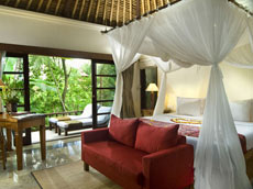 プールヴィラ室内