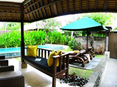 デラックスプールバンガロー