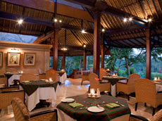 夜のレストラン