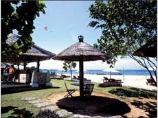 ホテル前のビーチ