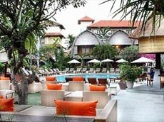 プールラウンジ