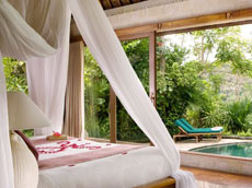 プールヴィラ室内