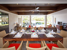 Karang Nusa ダイニング