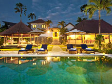 夜のヴィラの様子