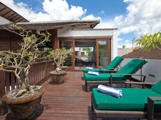 ヴィラ サンラウンジ