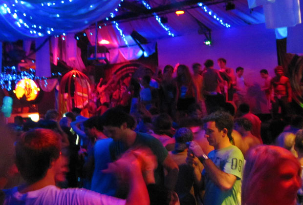 ナイトスポット