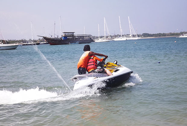 ジェットスキー