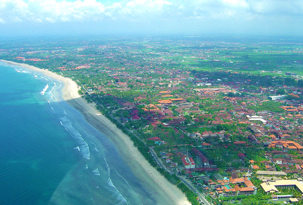 クタビーチ上空