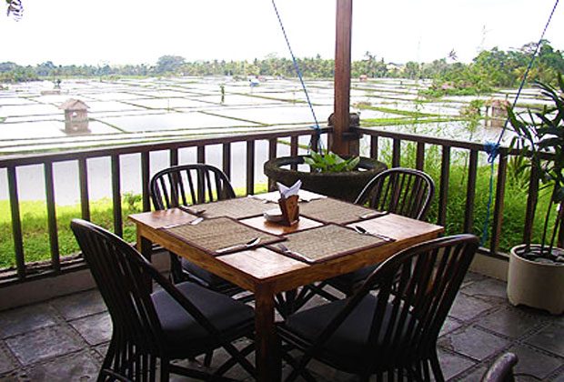 パディプラダレストランでディナー