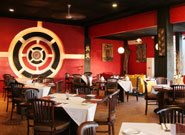 テーブル席は100席