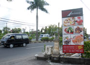 バイパス沿いにある