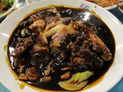 タンガン・バビ（豚拳骨煮込み）