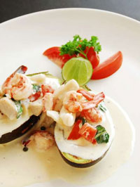 スタッフド　ウァーム　アボガド