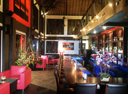 スタイリッシュなバーカウンター