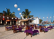 ビーチのテーブル