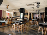 1階のテーブル席