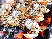 名物のシーフードの炭火焼