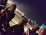 バンドの生演奏が雰囲気を盛り上げる