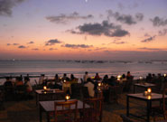 夕暮れのビーチ席