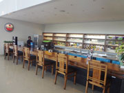 木目が美しいバーカウンター