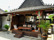 屋外にある座敷席