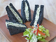 竹炭サンドイッチ