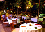 オープンスタイルの席