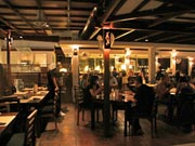 落ち着きのある店内