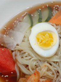 韓国風の冷麺