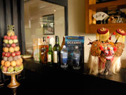 カウンター席には日本のお酒