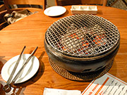 テーブルに七輪をご用意