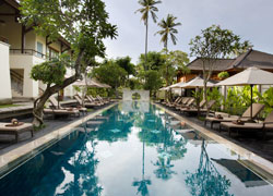 バリ島スパ 長いプール