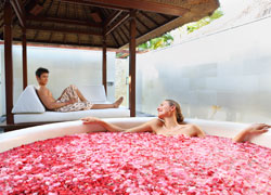 バリ島スパ 広いフラワーバス