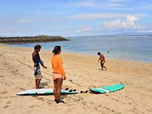 スランガンビーチへ車で移動