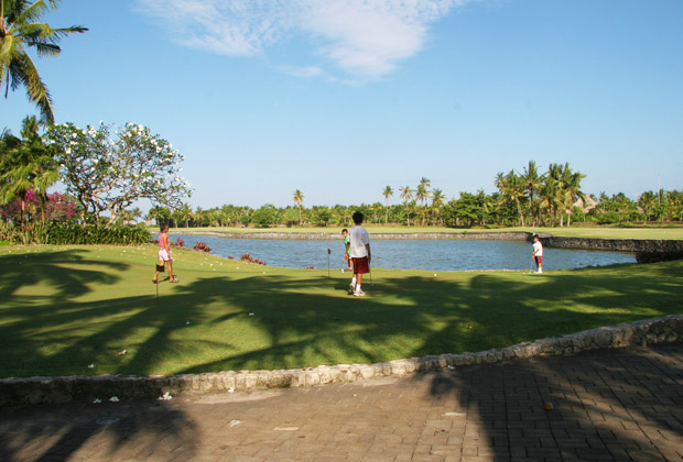 バリ島 観光 ゴルフ バリ ゴルフ カントリークラブ 打ちっぱなし